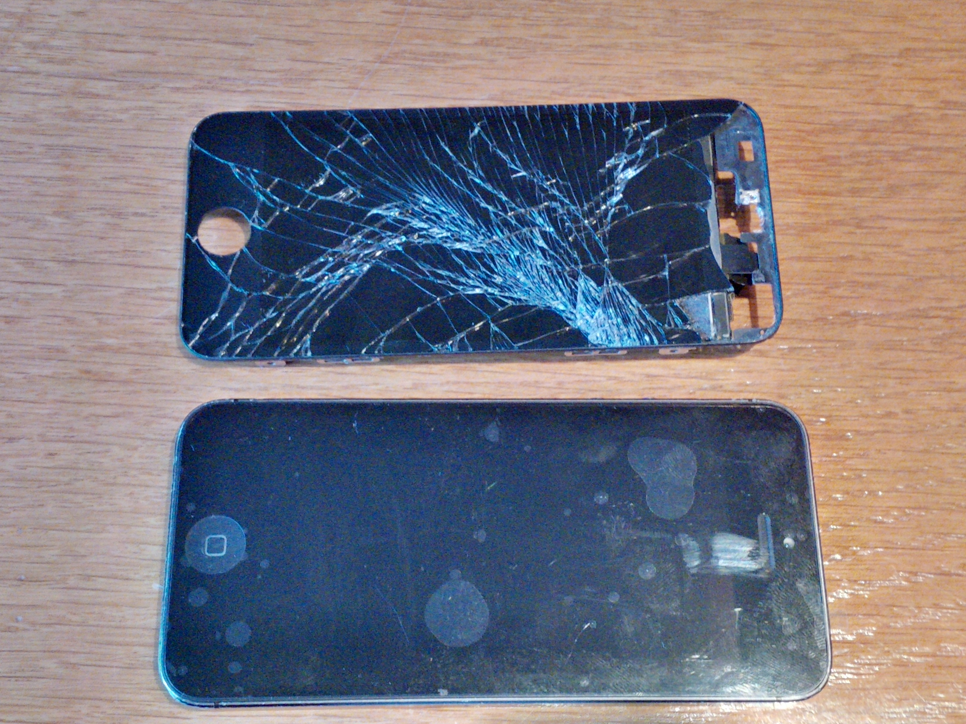 iPhone5 repaired with old broken screen